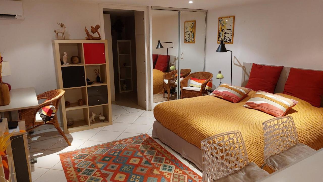 Studio Independant Pres Du Centre Ville Nimes Ngoại thất bức ảnh